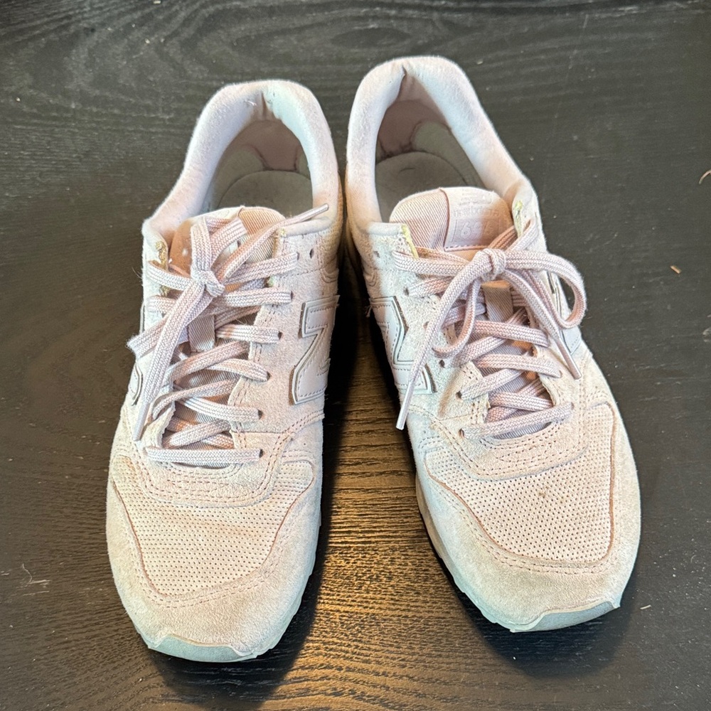 New Balance 696 Women's Light Pink Sneakers